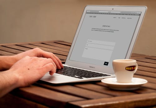 Customer Service Outsourcing Costs, Pros & Risks